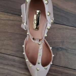 Nude Pumps